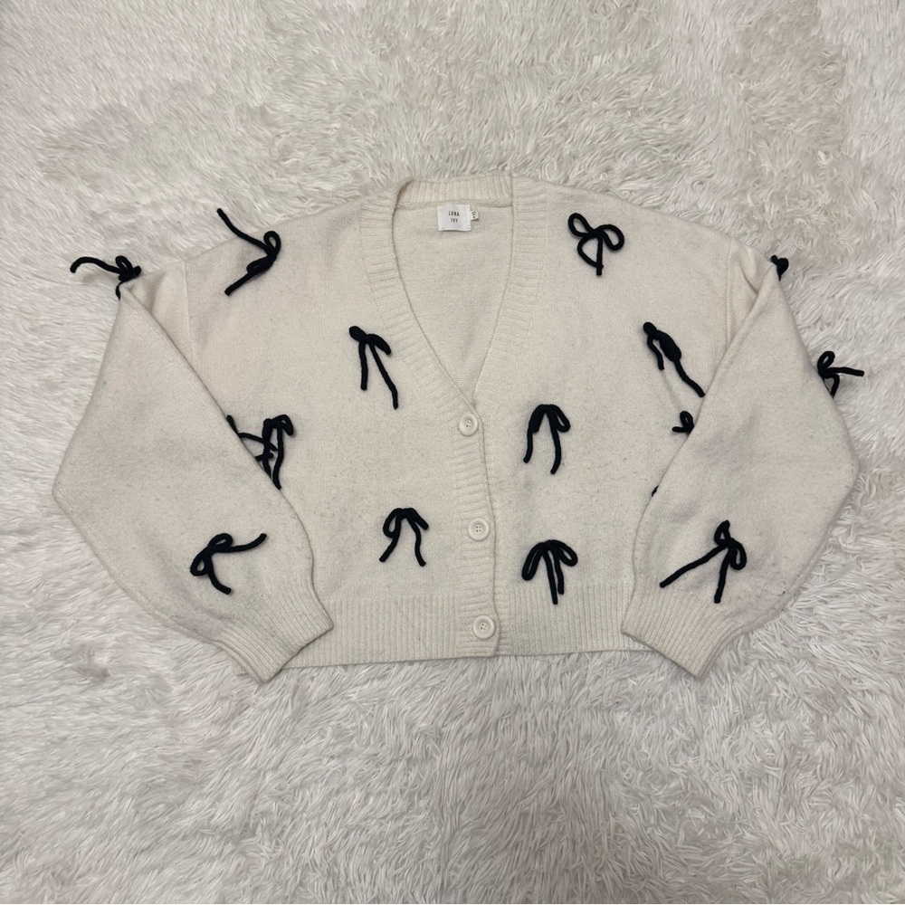 Elegant White Cardigan with Black Bow Details